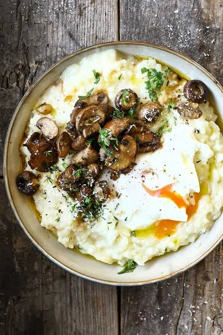 Bowl of creamy mushroom risotto topped with browned mushrooms, parsley and Parmesan