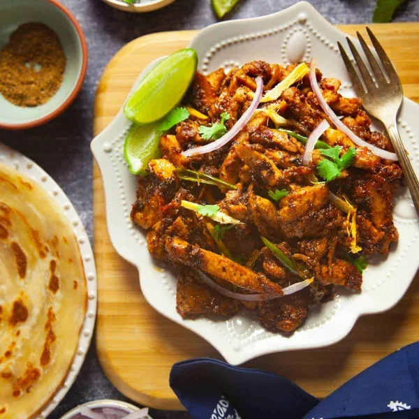 Tawa Chicken with green chillies, ginger and coriander served in a cast-iron tawa