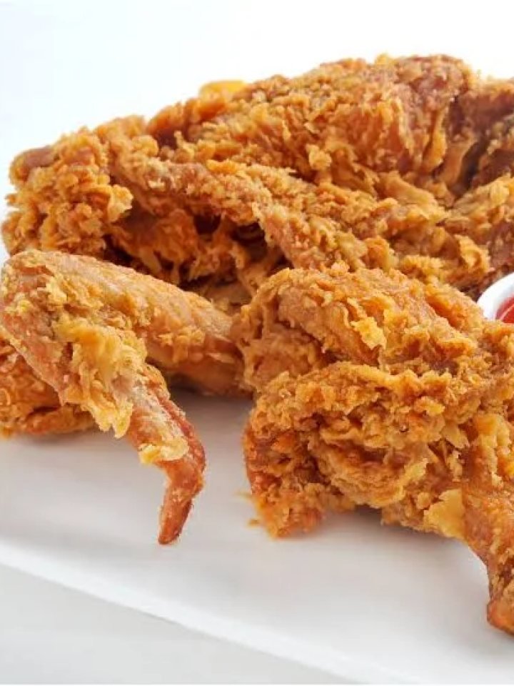 Golden crispy Chicken Broast pieces served with fries, garlic mayo, ketchup and lemon wedges